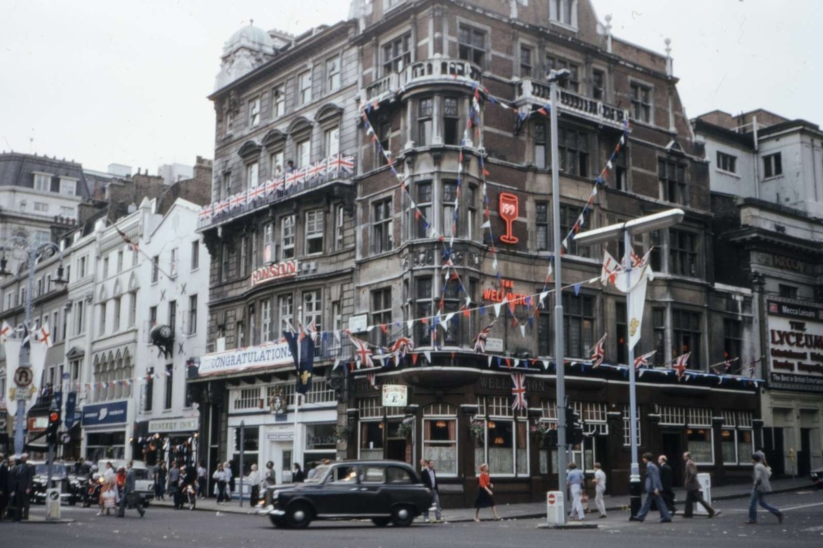 Komoditné trhy: Typy, kontrakty a faktory ovplyvňujúce ceny