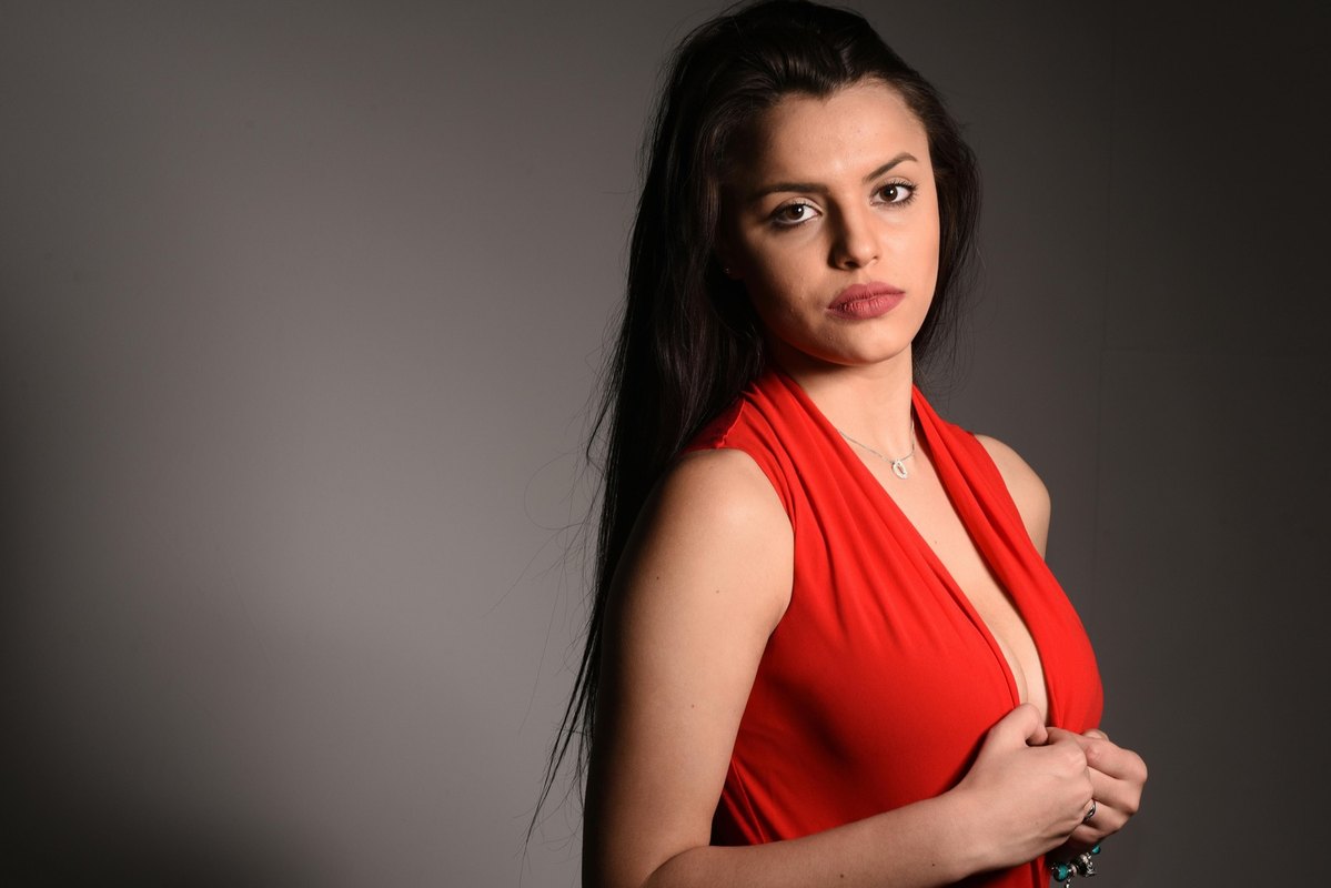 Vodičské techniky na klzkom povrchu: Jemný rozjazd, pulzné brzdenie a snehové reťaze