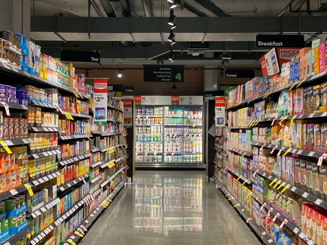 Faktory ovplyvňujúce hodnotu cenného papiera: Makro a mikroekonomické vplyvy