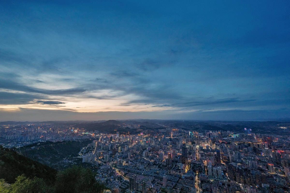 Neurobiológia Jet Lag: Efektívne metódy adaptácie rytmu (svetlo, spánok, hydratácia)