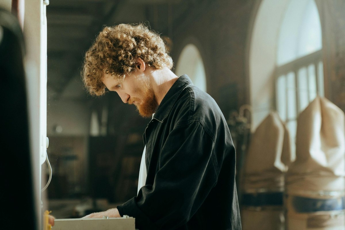 Spolupráca s univerzitami a think-tankmi