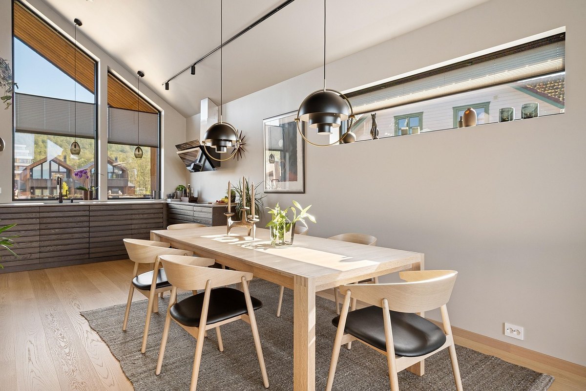 Materiály a povrchy dvířek a desek: Odolnost a estetika