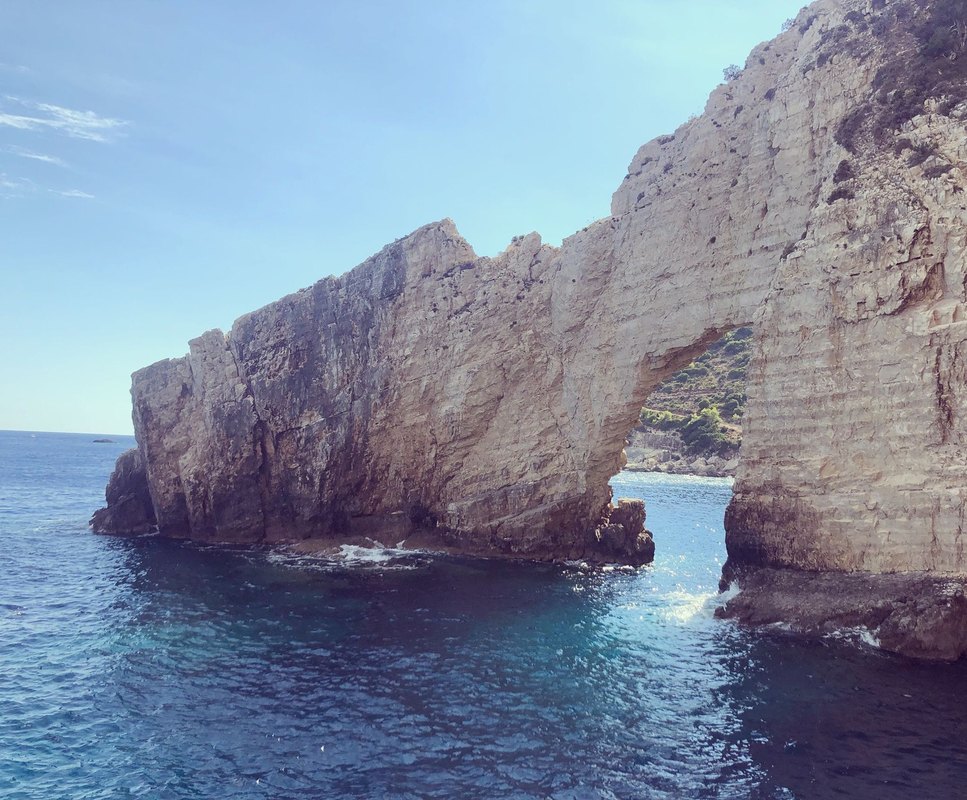 Kompostovanie organického odpadu: Techniky pre bytové a domové kompostovanie a prekonávanie bariér