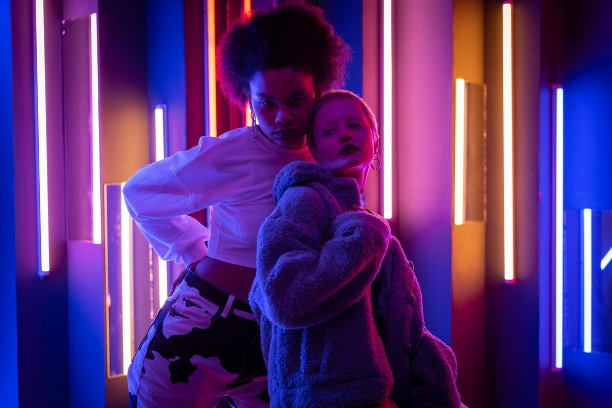 Moderní ruskí autori a ich reflexia spoločnosti: Súčasná próza a poézia