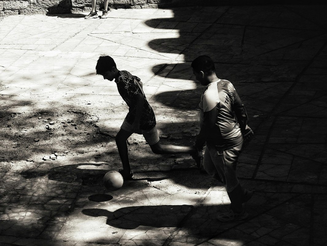 Bezpečnosť a pravidlá cestnej cyklistiky: Dopravné predpisy a vybavenie